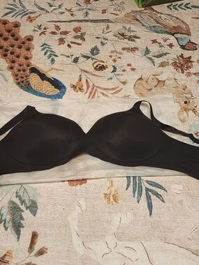 Seamless Black Molded T-Shirt Bra - Smooth Everyday Support